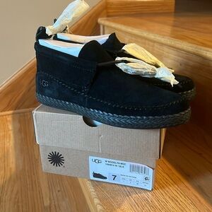 Ugg Size 7 (EU 38) Woodlyn Moc1094814 W/ Black Boots